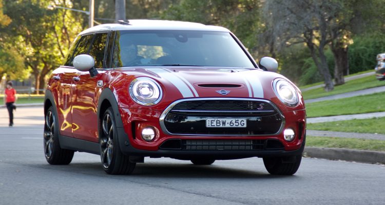 2019-MINI-Clubman-Cooper-S-red-front