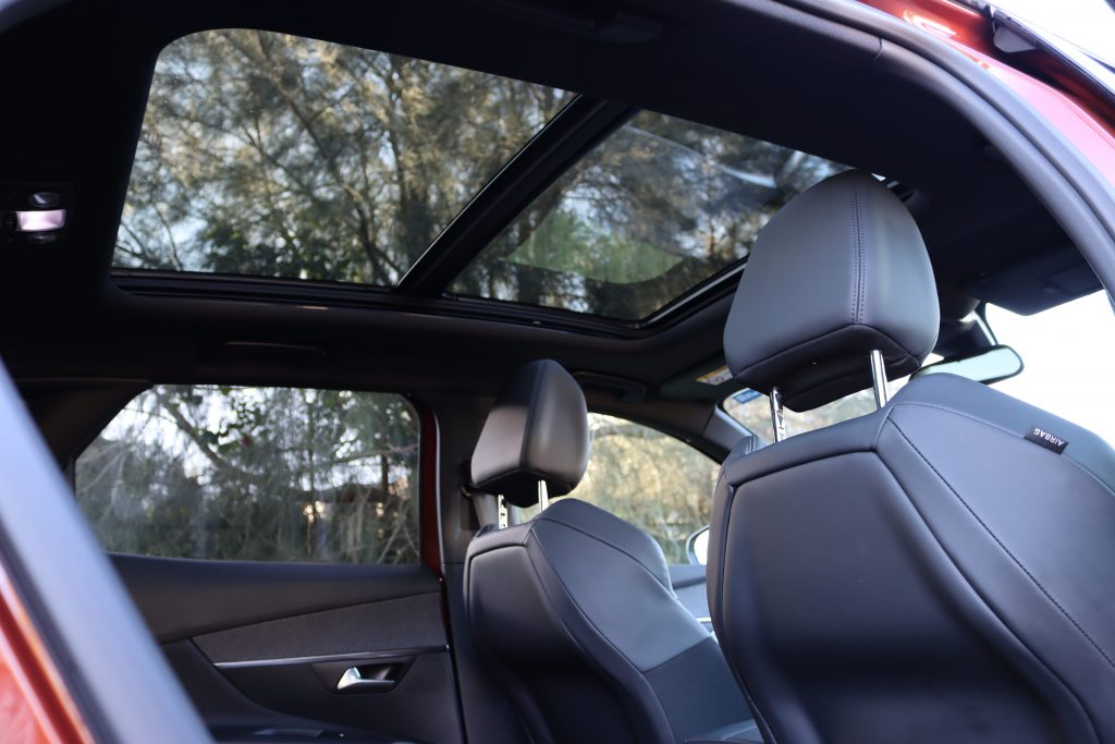 2020 Peugeot 3008 panoramic sunroof