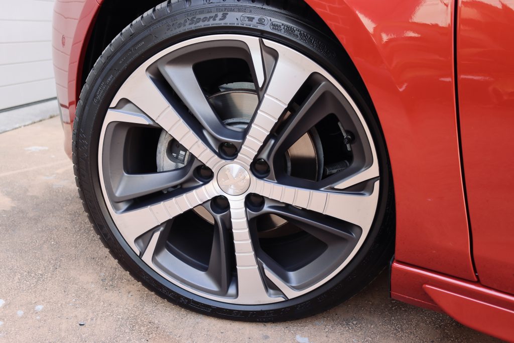 2020 Peugeot 308 18-inch alloys