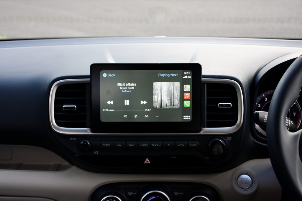 8.0-inch touchscreen with Apple CarPlay