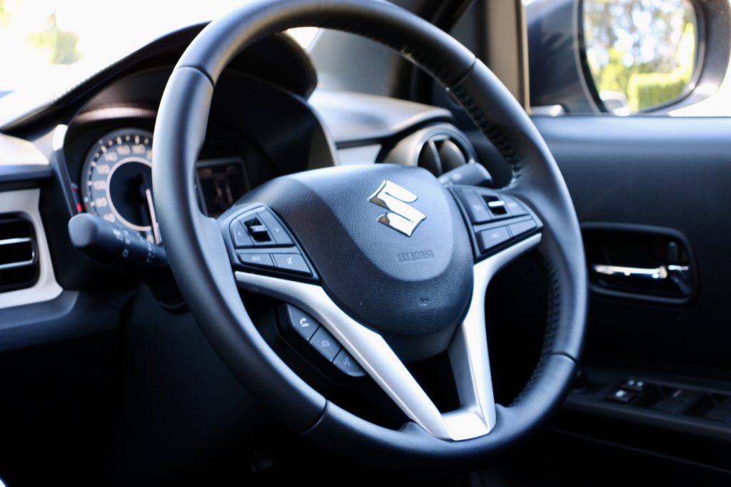 Suzuki Ignis steering wheel