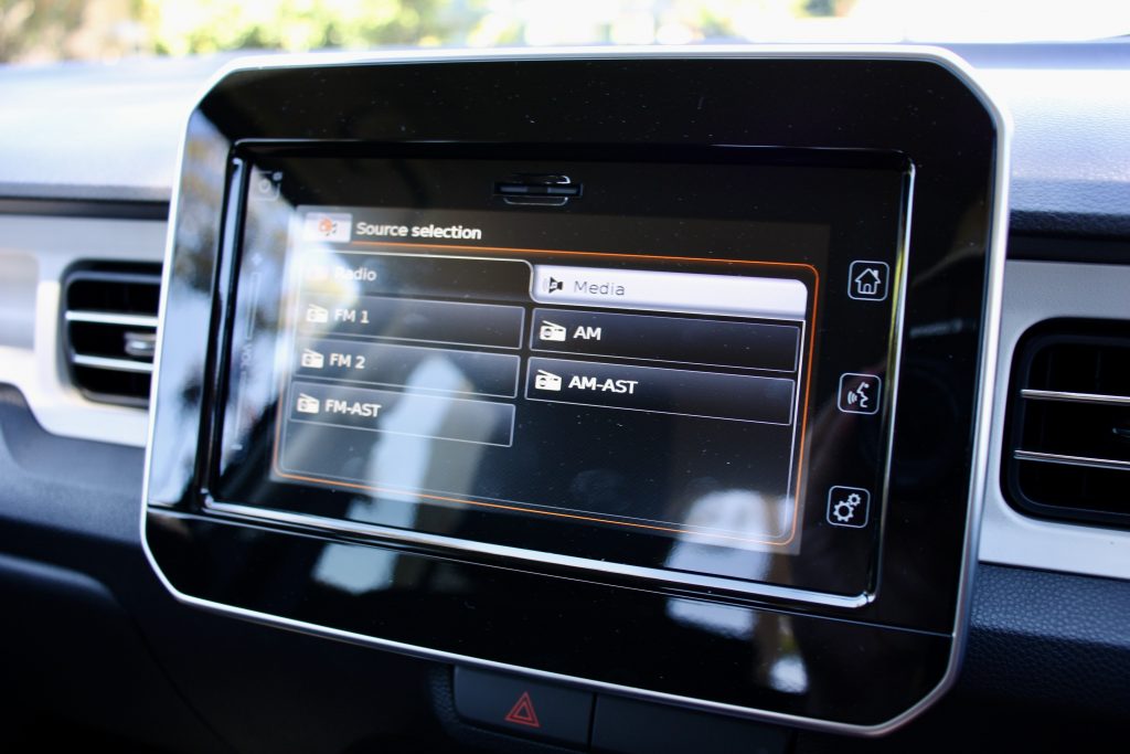 Suzuki Ignis touchscreen menus
