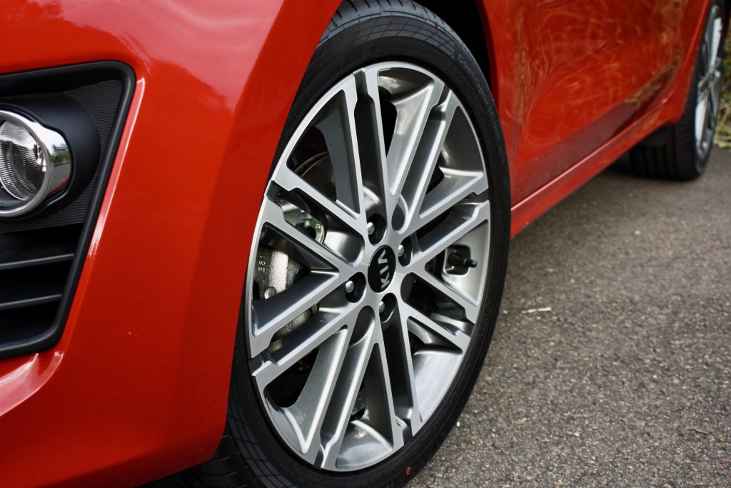 2021 Kia Rio Sport 17-inch alloy wheels