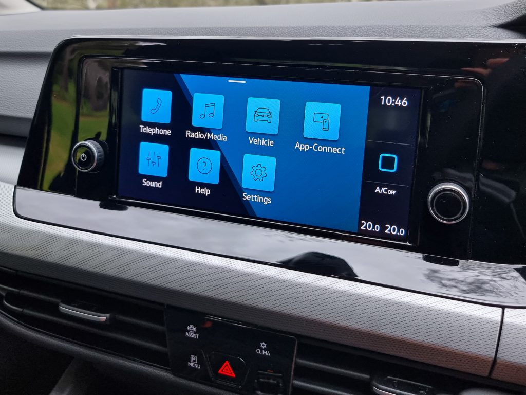 2021 VV Golf Mk8 screen