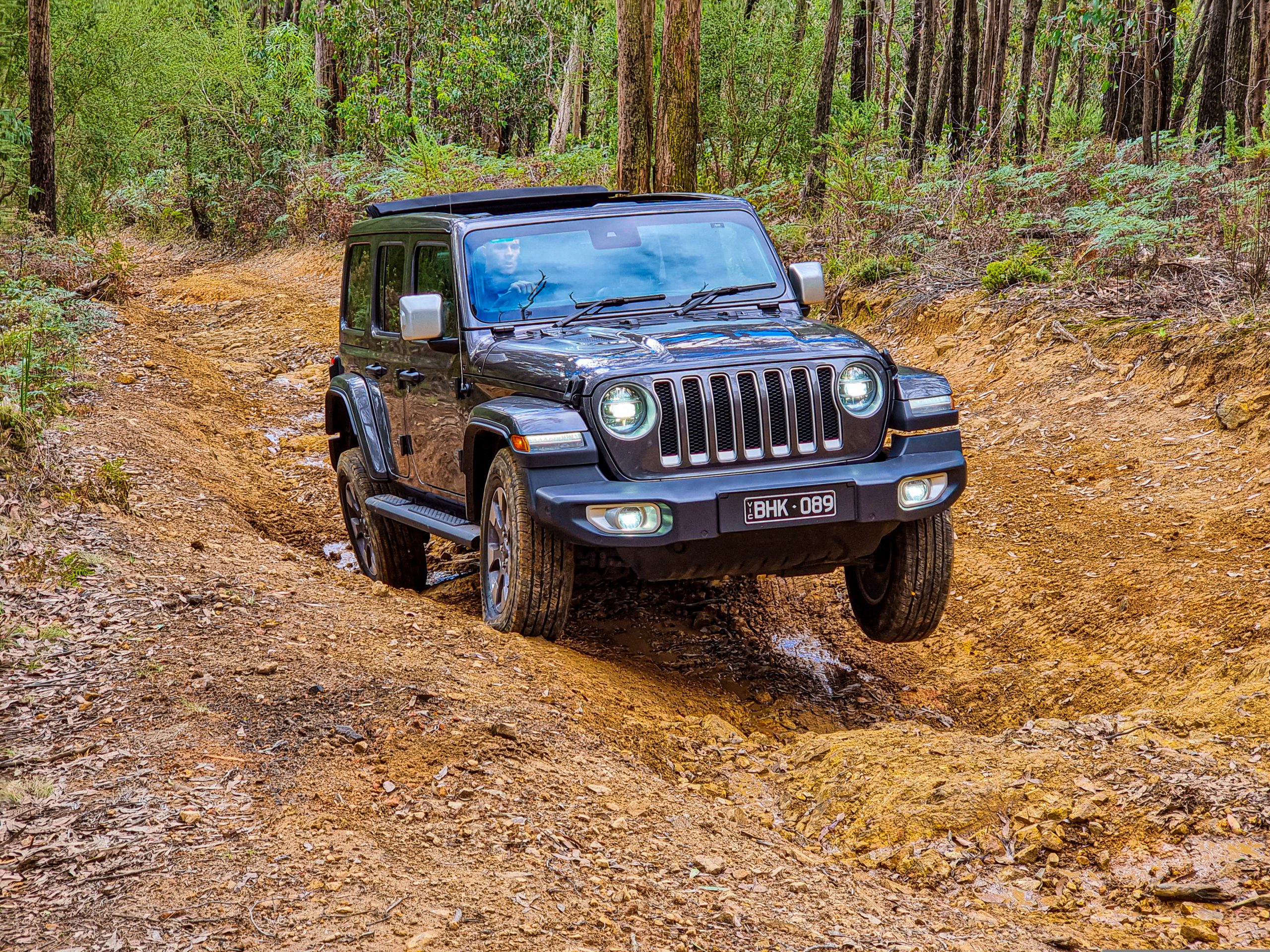 2021 Jeep Wrangler Overland Unlimited Off-Road Review | DiscoverAuto