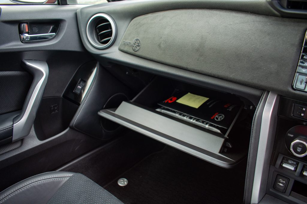 Toyota 86 glovebox