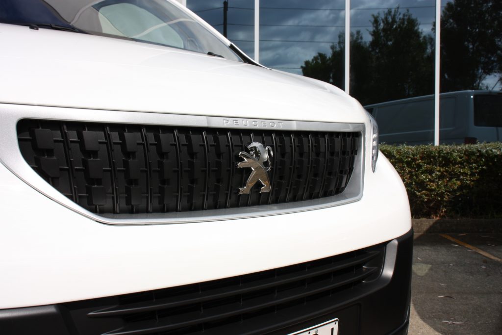 2021 Peugeot Expert grille