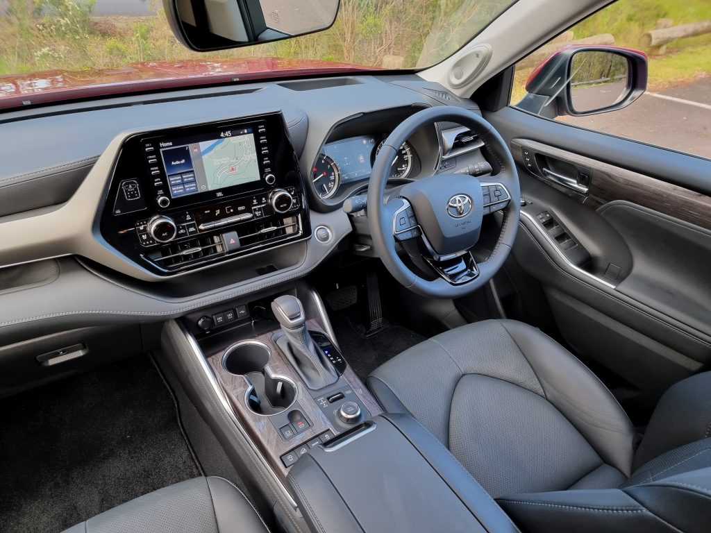 2022 Toyota Kluger V6 interior