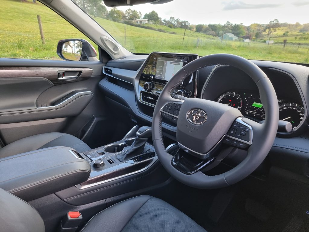 2022 Toyota Kluger V6 interior