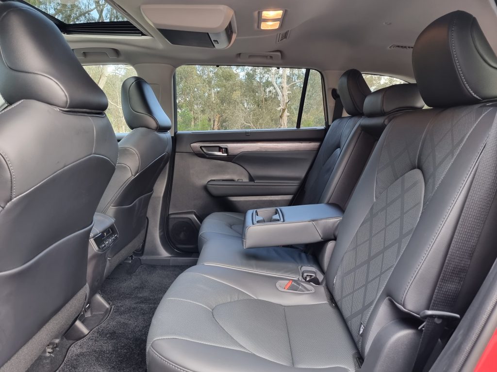 2022 Toyota Kluger V6 interior