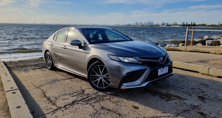 2022 Toyota Camry SL Hybrid