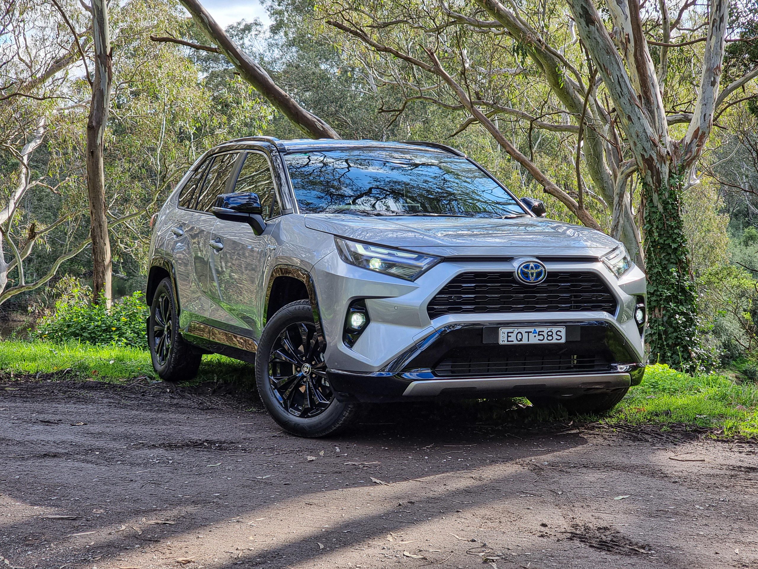2022 Toyota RAV4 XSE Hybrid 2WD Review DiscoverAuto