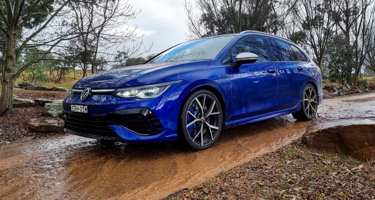 2022 VW Golf R Wagon front