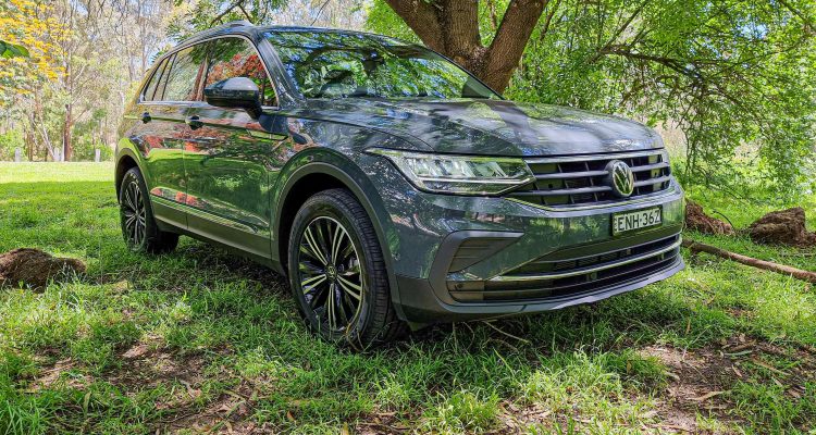 2022 Volkswagen Tiguan front