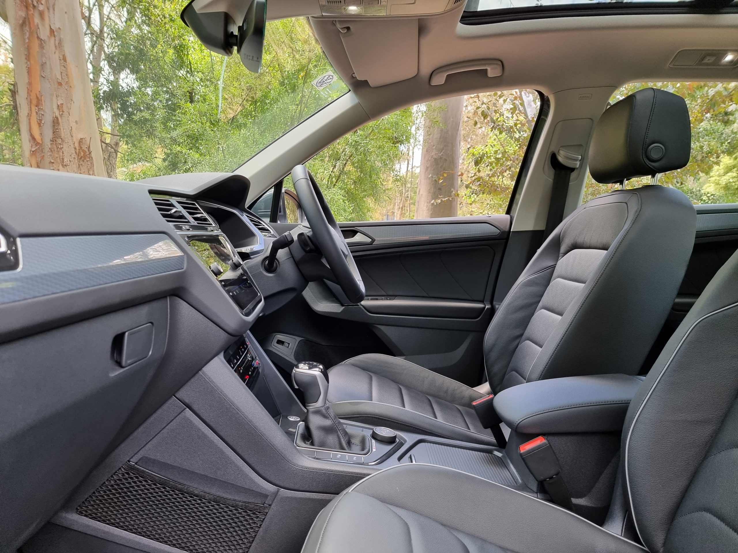 2022 Volkswagen Tiguan interior