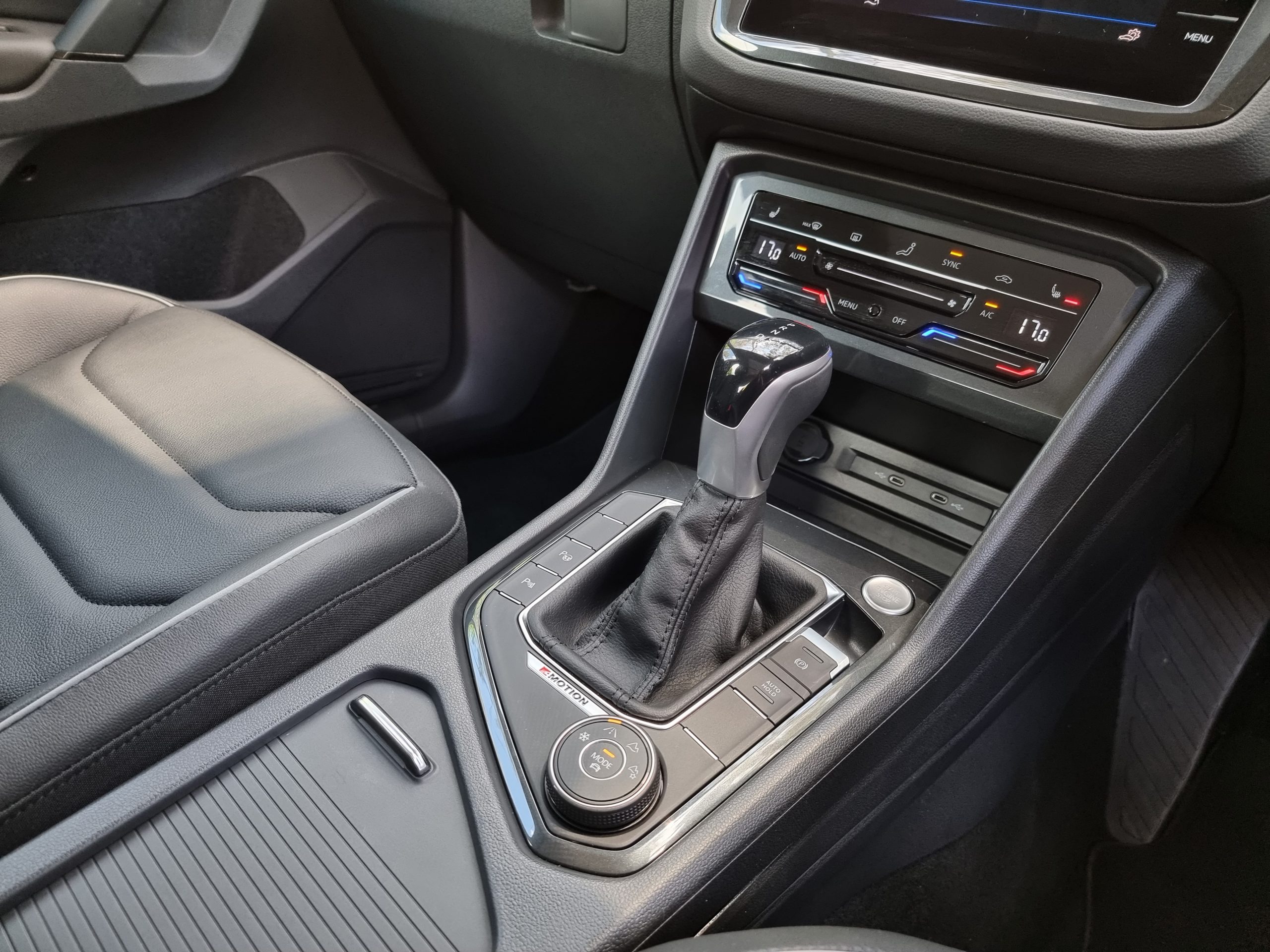 2022 Volkswagen Tiguan interior