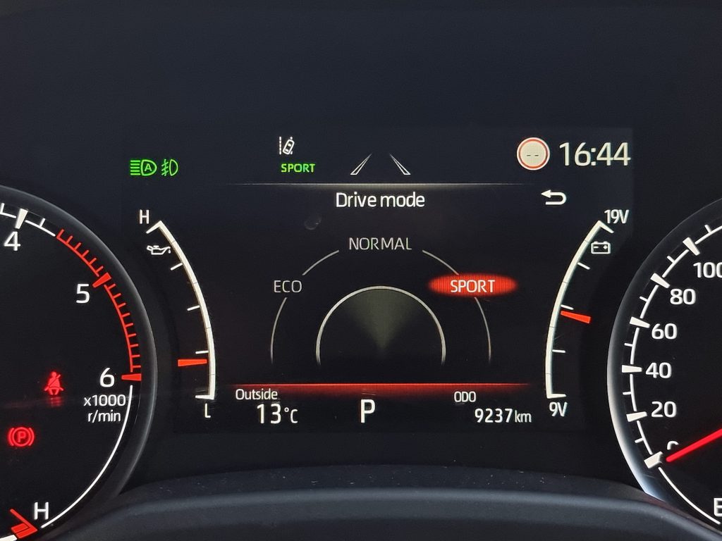 2022 Toyota LandCruiser Sahara drive modes