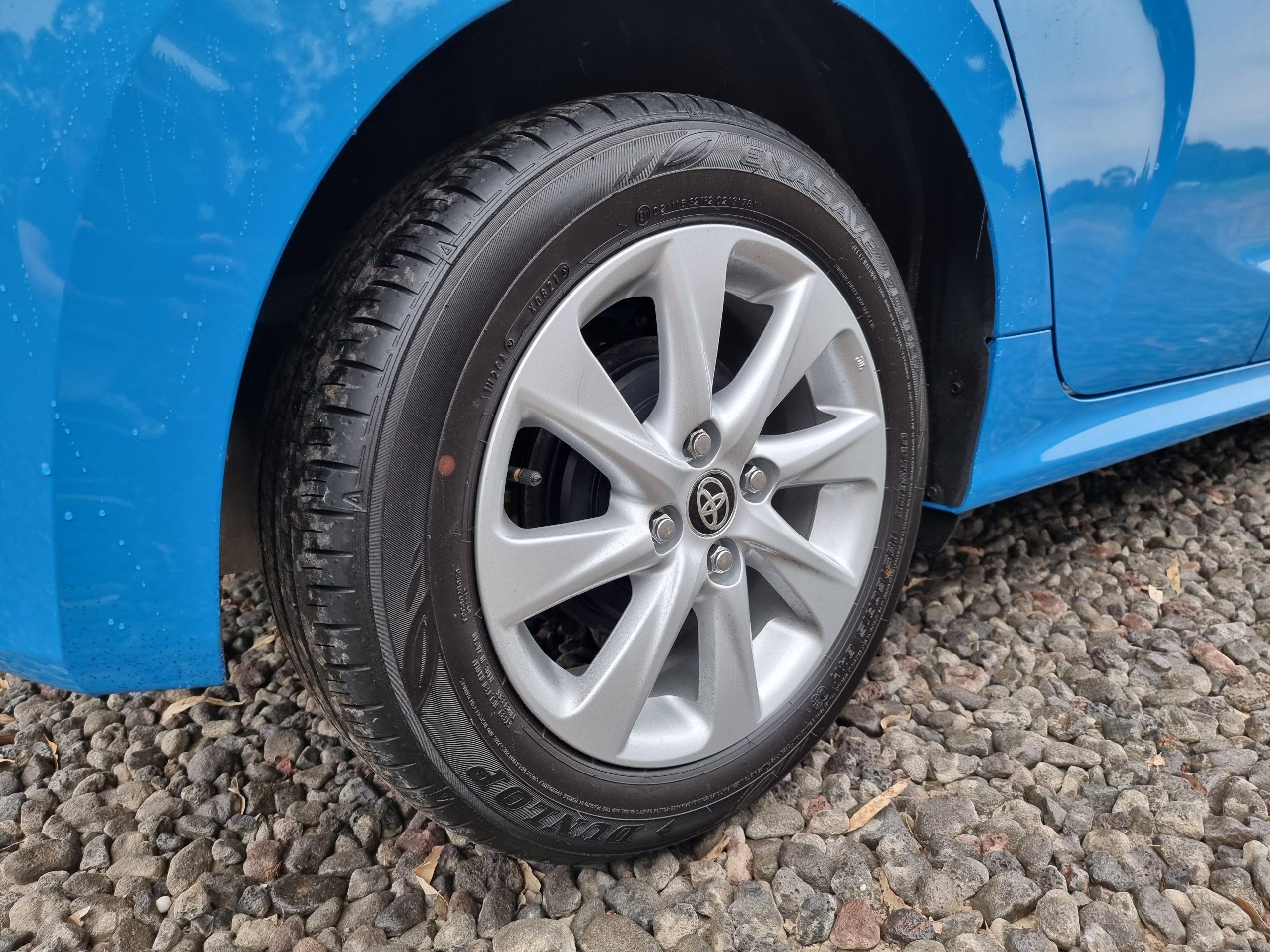 2022 Toyota Yaris SX Hybrid wheel