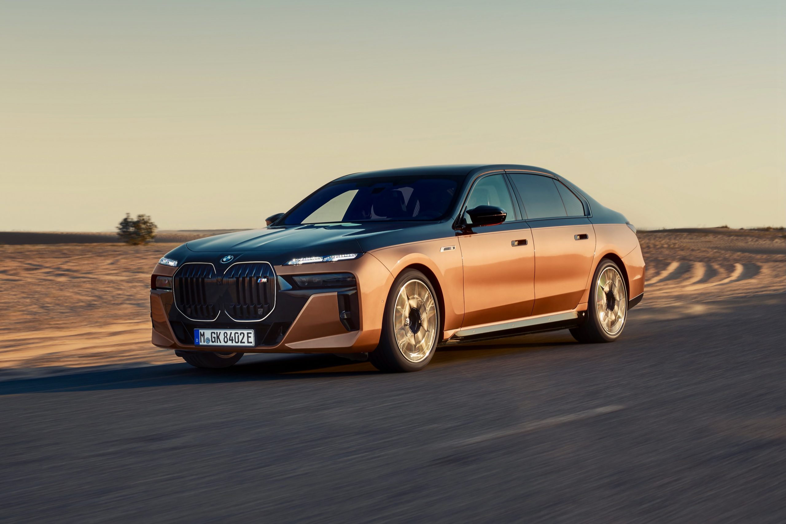 2024 BMW i7 M70 Flagship Limo Revealed DiscoverAuto