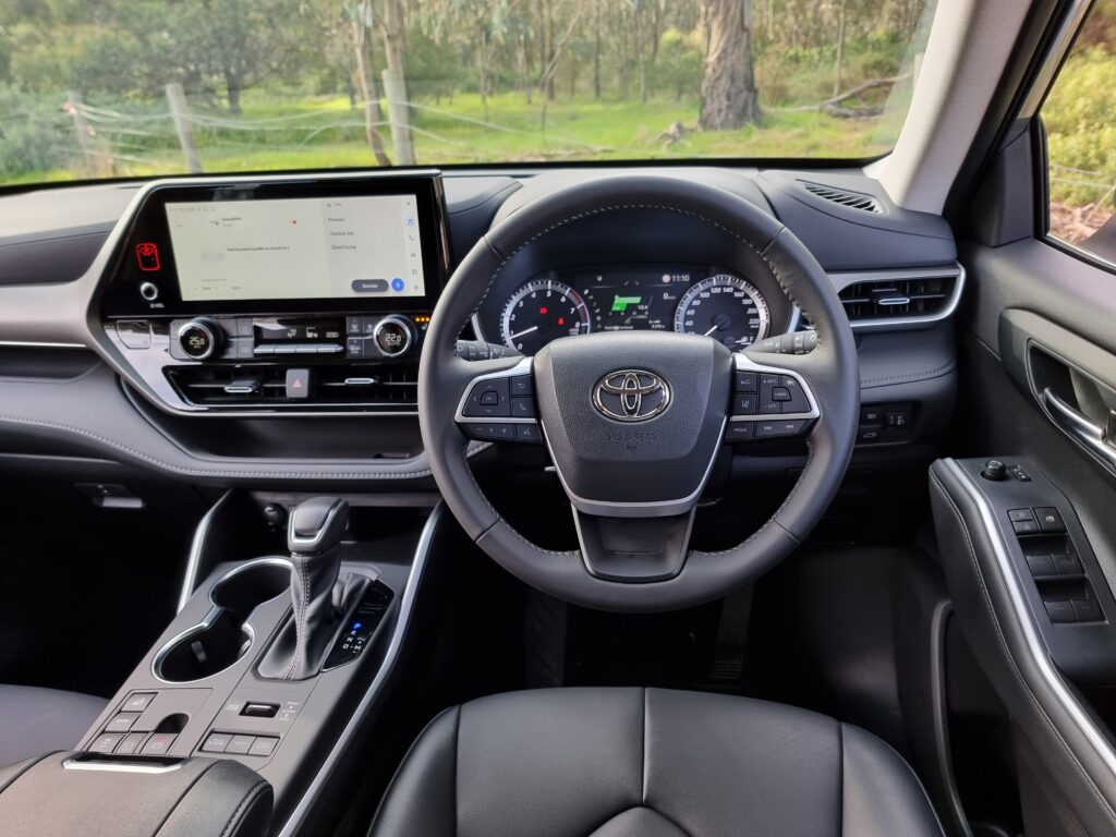 2023 Toyota Kluger interior