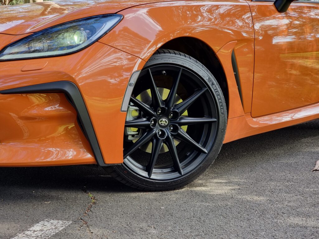 2023 Toyota GR86 Orange tyre