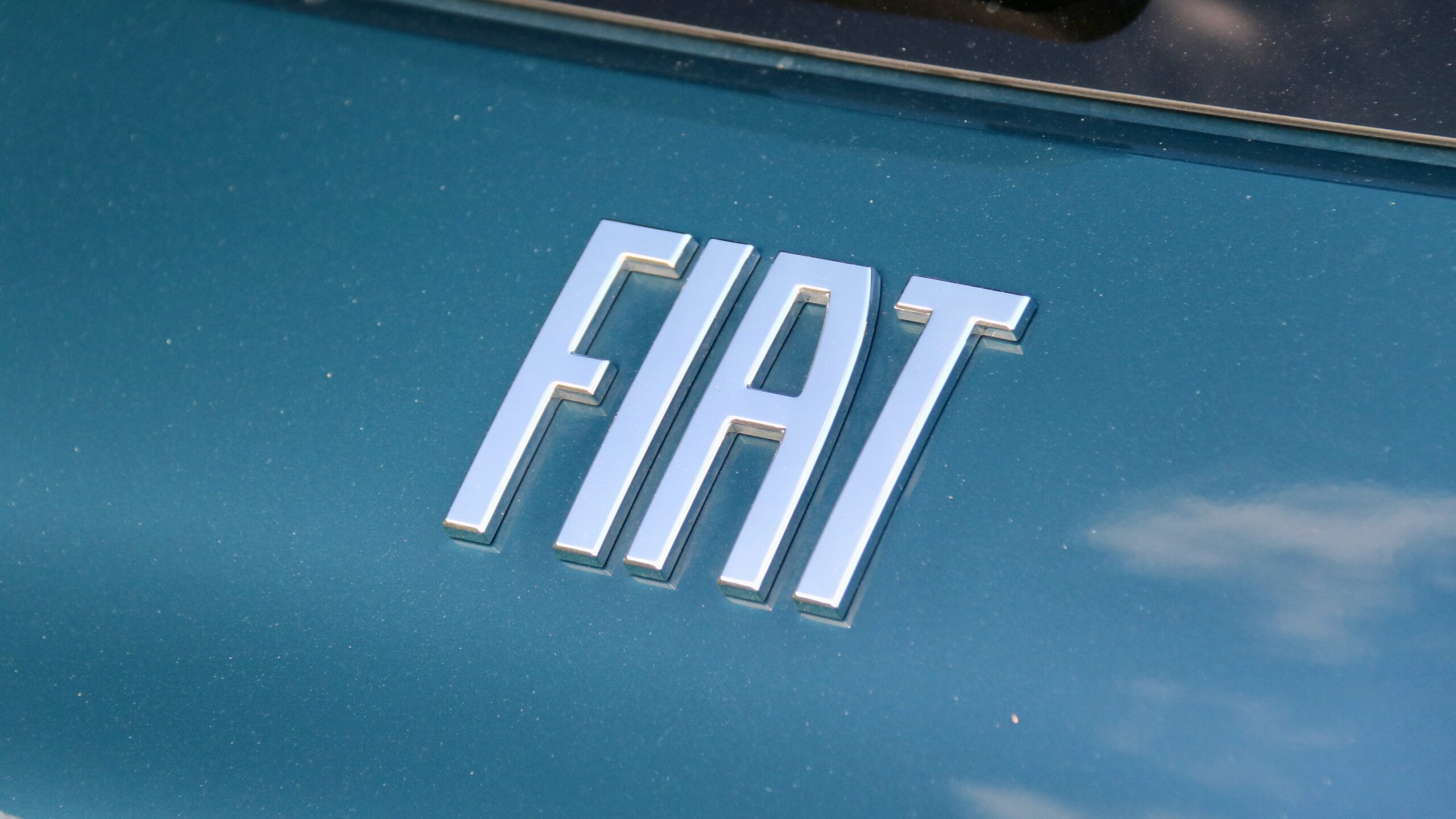 2024 Fiat 500e badge