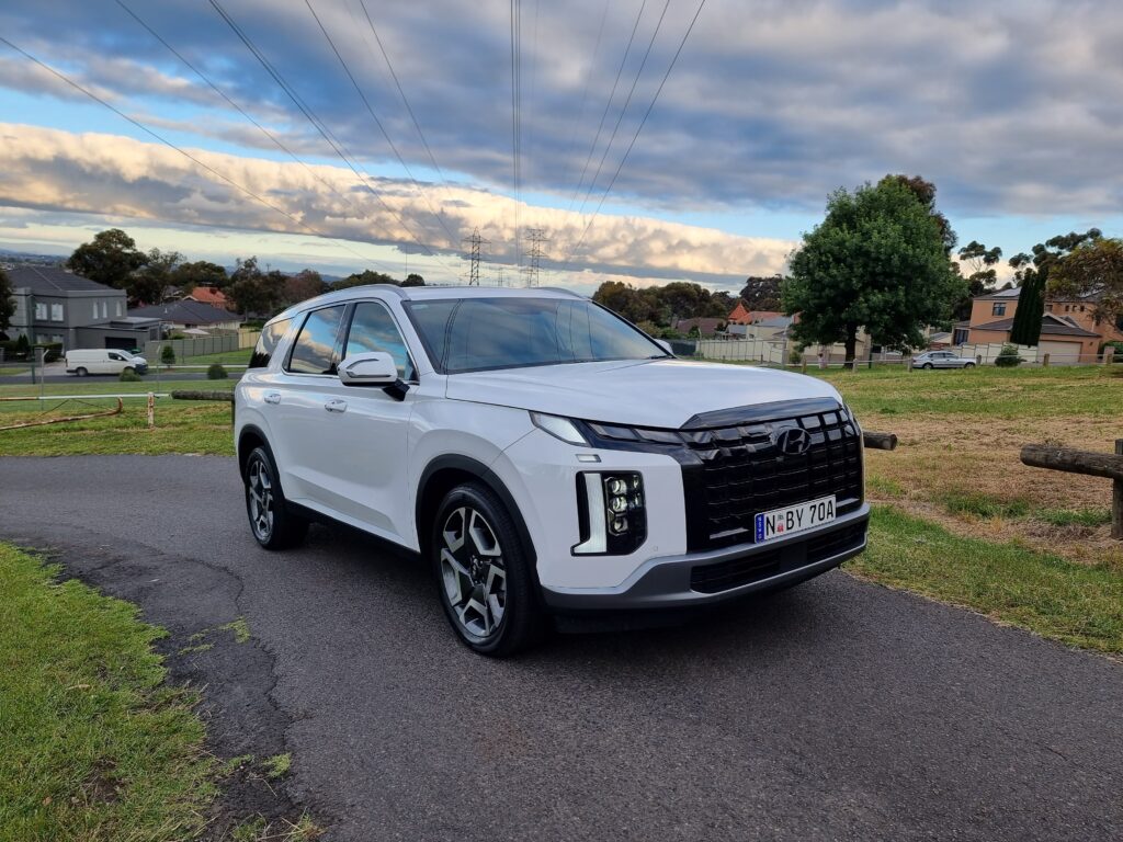 2024 Hyundai Palisade Elite front