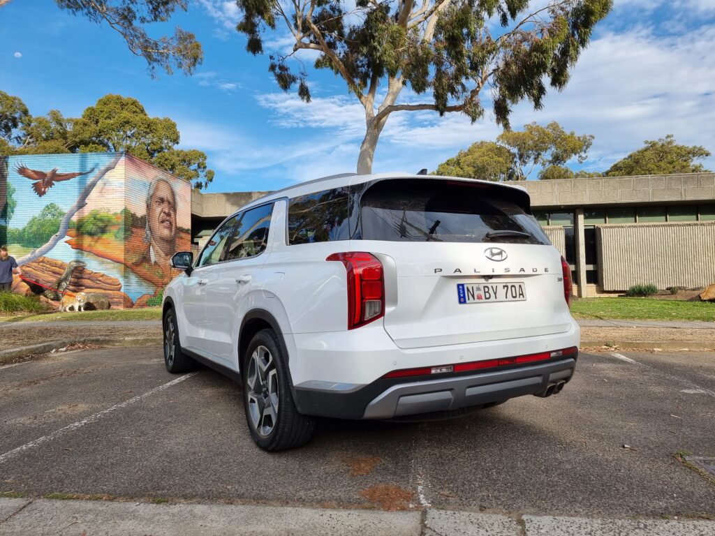 2024 Hyundai Palisade Elite rear