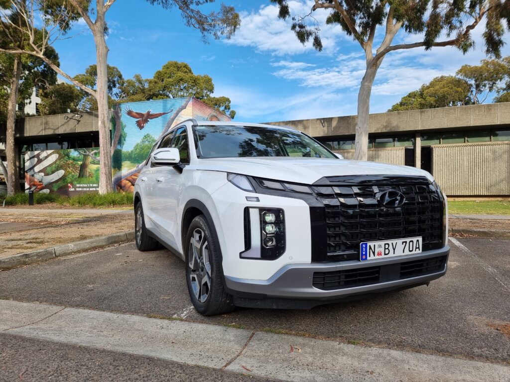 2024 Hyundai Palisade Elite front