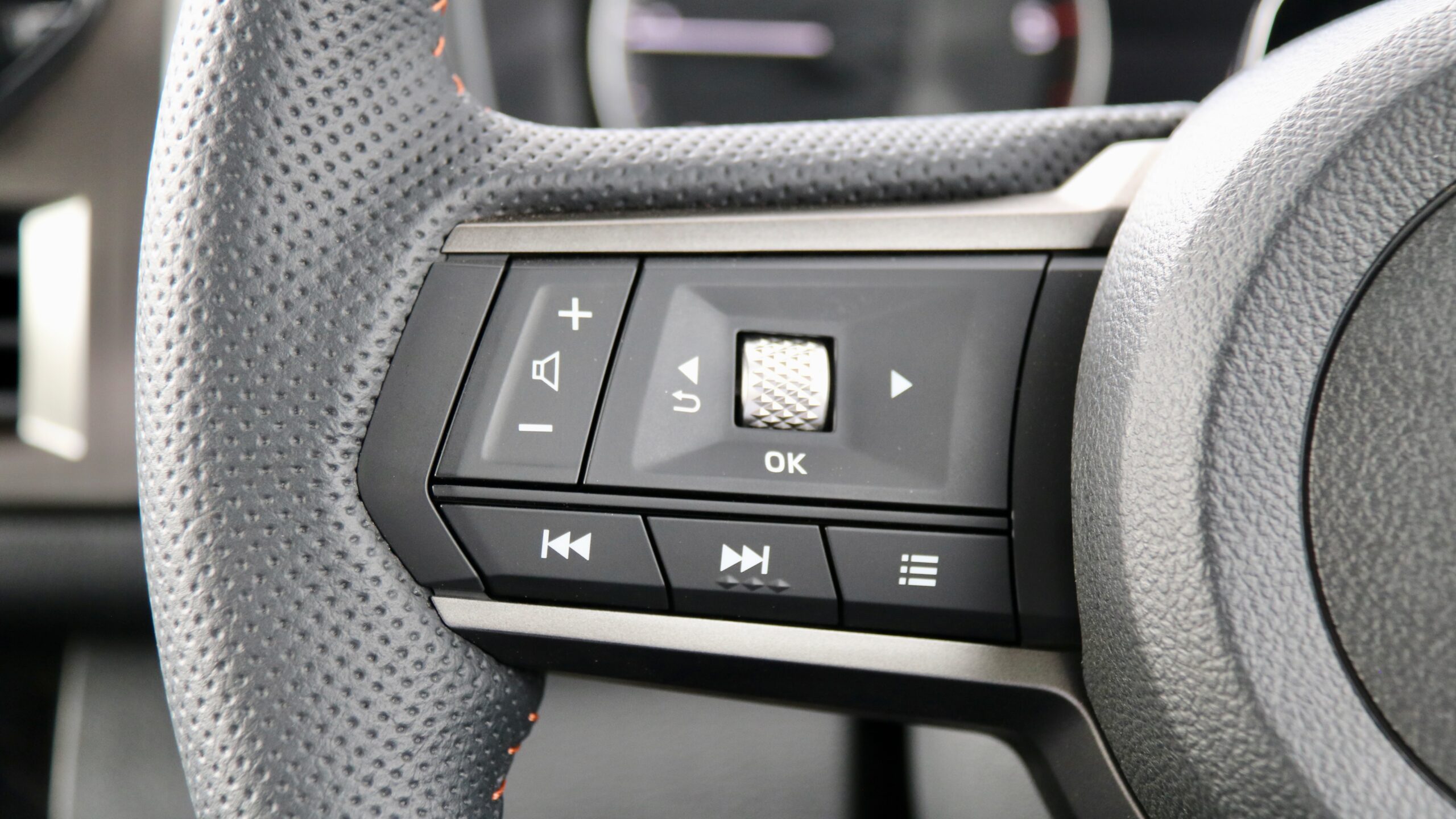 2024 Mitsubishi Triton audio control