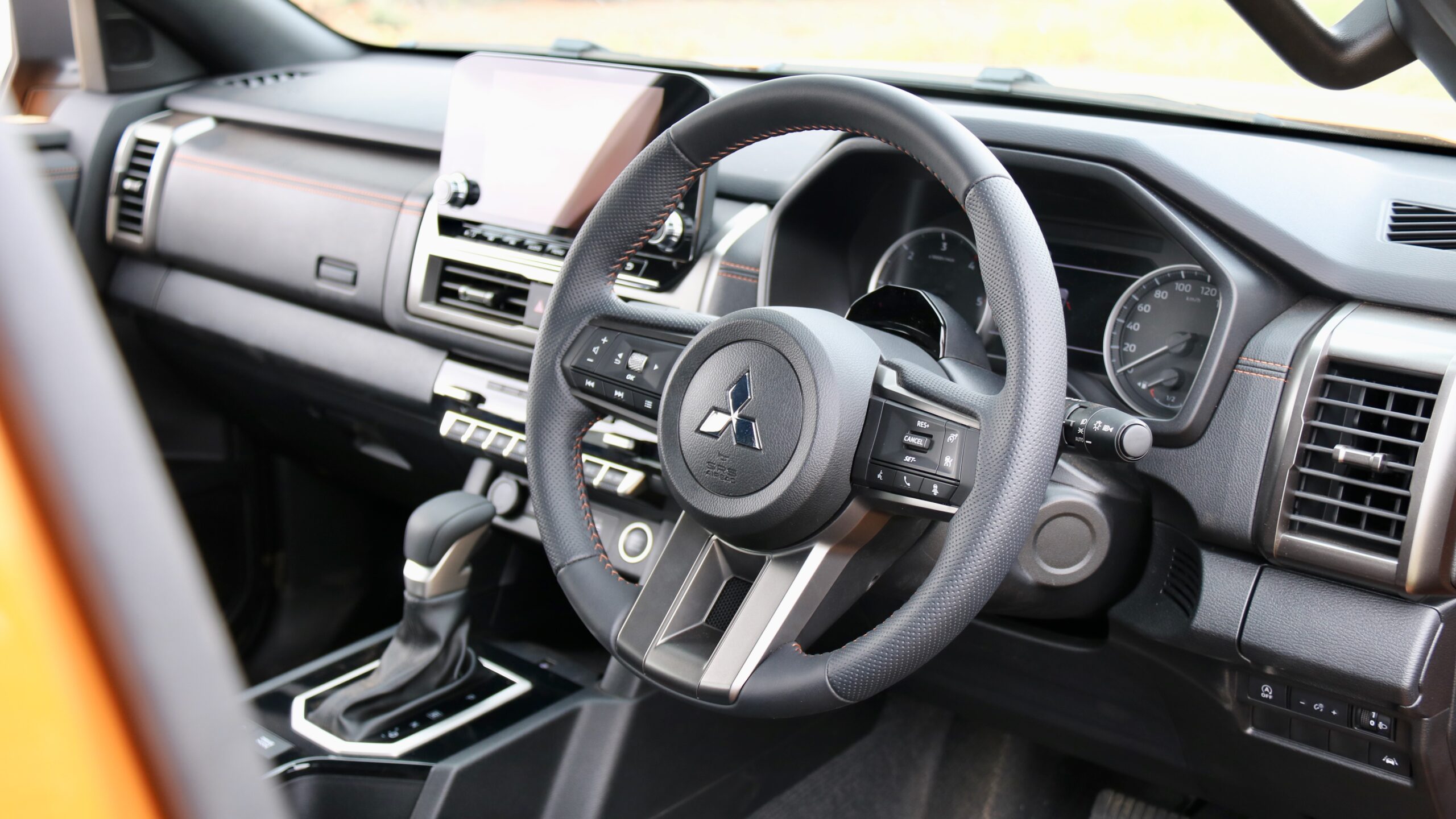 2024 Mitsubishi Triton steering wheel