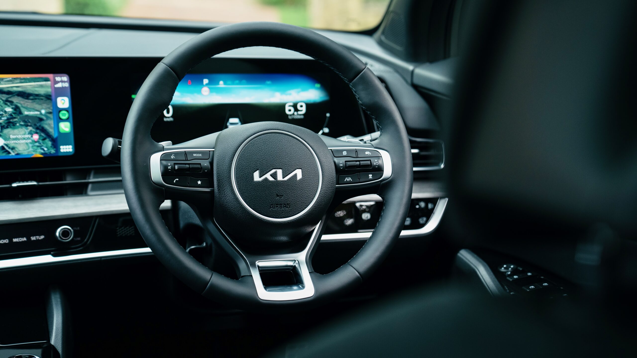 2024 Kia Sportage Hybrid steering wheel