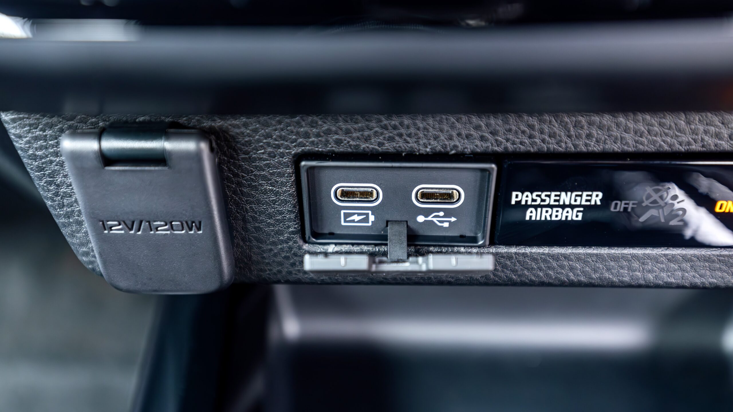 2024 Isuzu D-Max USB-C ports