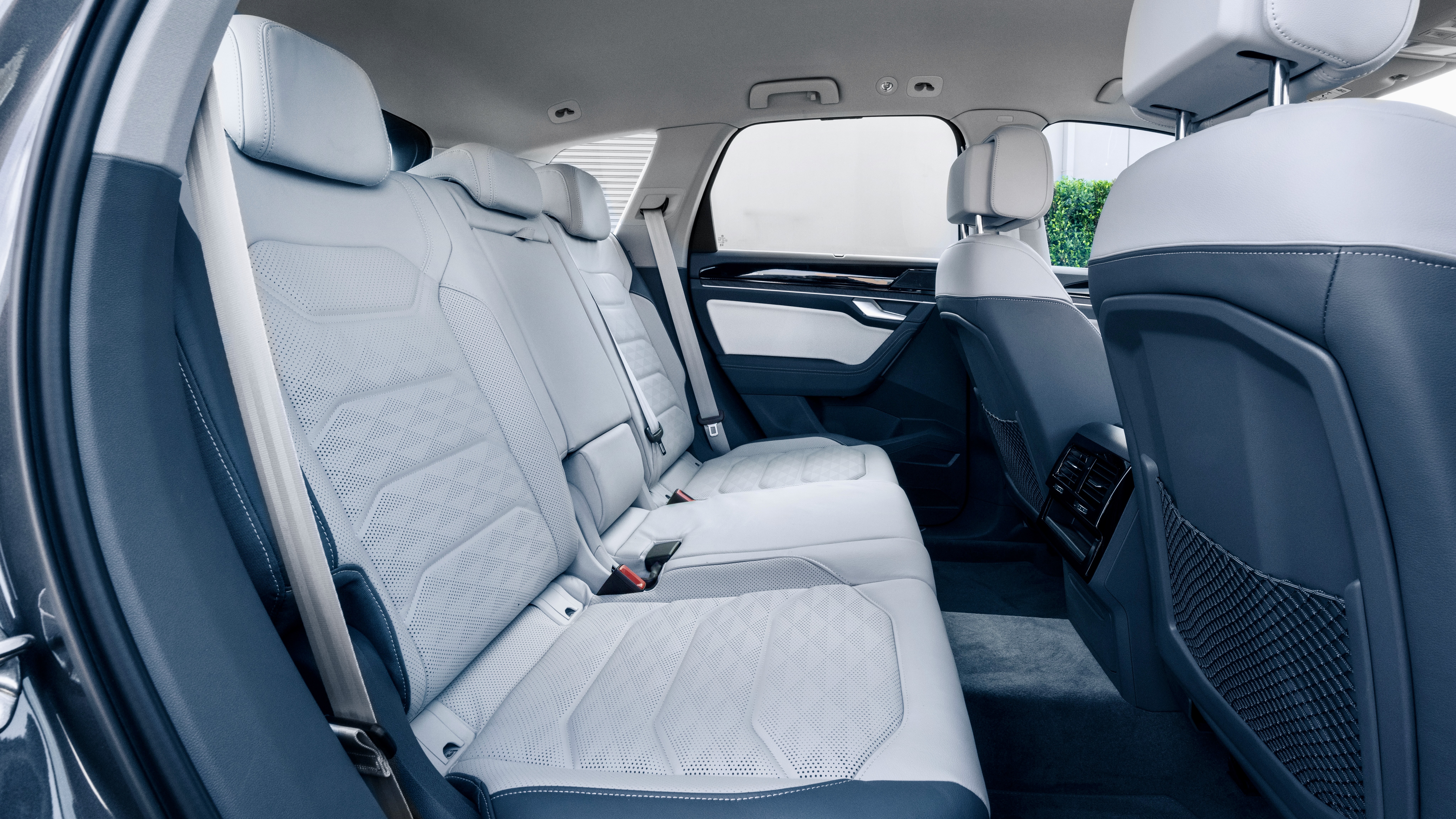 2024 Volkswagen Touareg rear seat