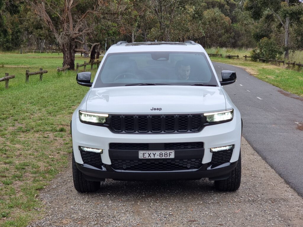 2024 Jeep Grand Cherokee  front